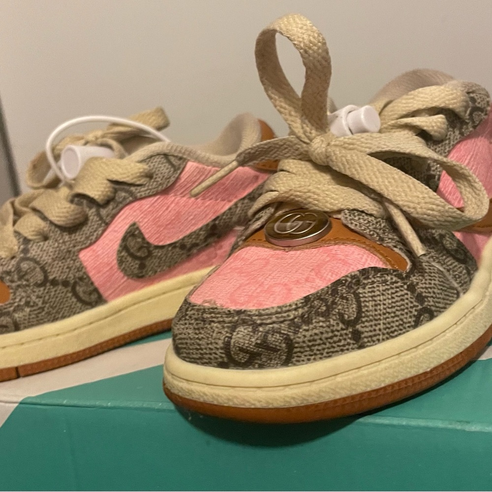 GUCCI print toddler pink and brown/beige low dunk Nike